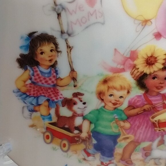 Vintage Avon Collectible Mother's Day Porcelain Plate 'Love on Parade" 1994 22K - Picture 11 of 16